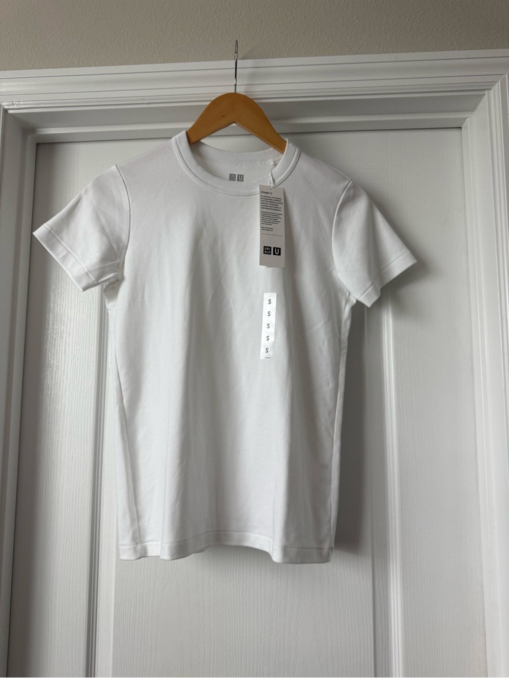 UNIQLO Women’s White Crew Neck T-Shirt - Small